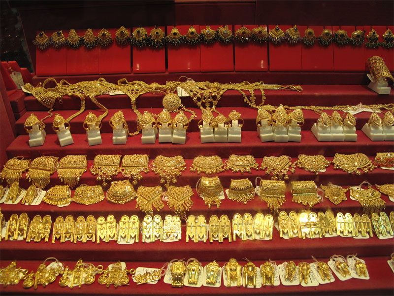 India gold gains as demand returns