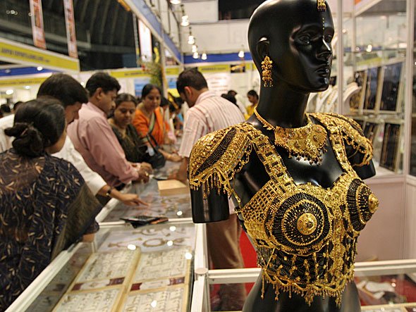 Gold and rupee futures record high trading volume in Dubai Gold and Commodities Exchange