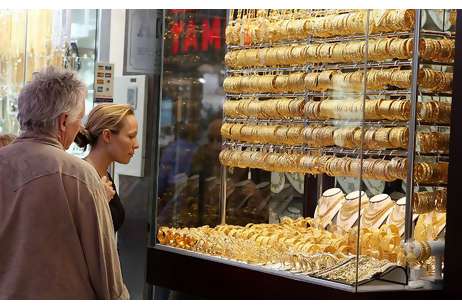 22 carats gold price Down to 174 AED