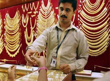 Gold price recovers on ‘Navratra’ buying, strong global cues
