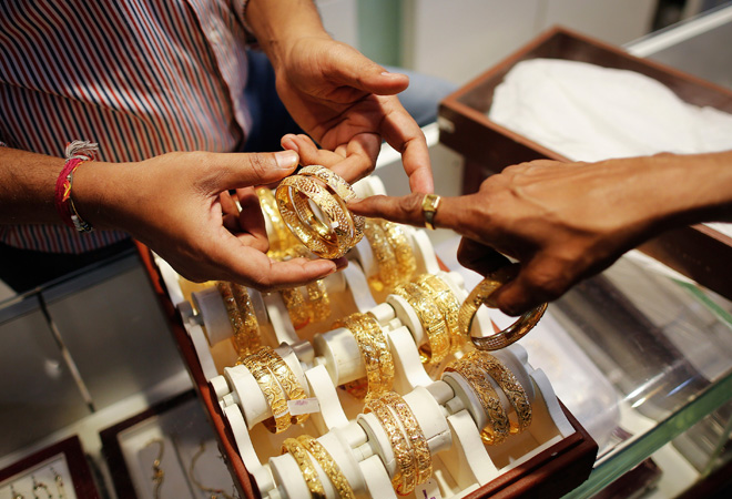 Gold prices India  tumbling by Rs 200 to Rs 28,100
