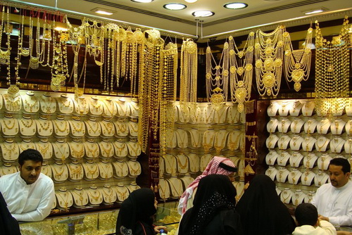 Gold price  in Dubai Up Dh3 per gram Today