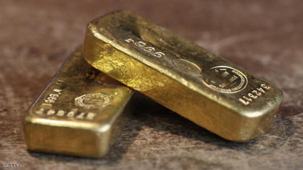 Gold rises amid demand for safe haven