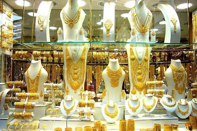 Dubai gold prices slip more to Dh 136.50 for 22k